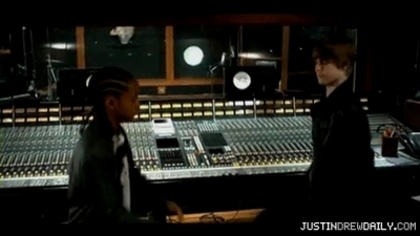 normal_Justin-Bieber-Never-Say-Never-ft-Jaden-Smith%5Bwww_savevid_com%5D_mp4_000154375 - 0_0 Justin Bieber - Never Say Never 0_0