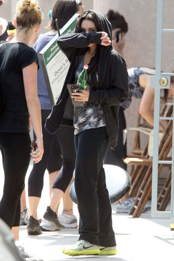 Vanessa+Hudgens+hides+face+behind+arm+leaves+8HvbB-97ka6l