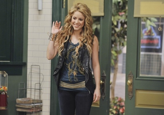 selena-gomez-shakira-03 - shakira in Wizards of Waverly place