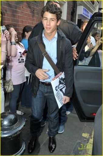 -Out-in-London-for-Les-Miserables-Rehearsals-nick-jonas-12744800-339-512