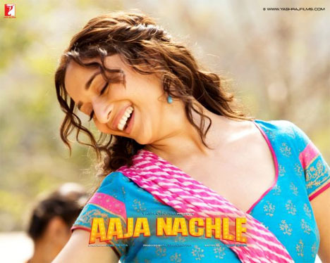 madhuri-dixit-in-aaja-nachle-2