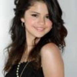 Selena_Gomez_1247633558_4