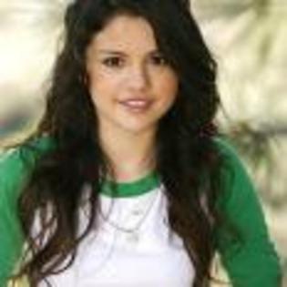 Selena_Gomez_1247633686_3