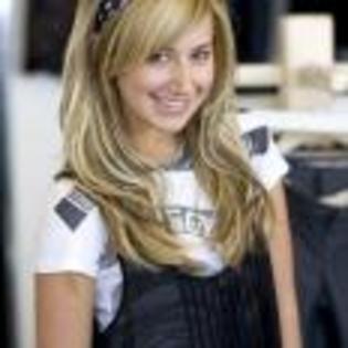 Ashley_Tisdale_1220874558