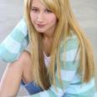 Ashley_Tisdale_1244544540_3 - xD AsHlEy TiSdAlE