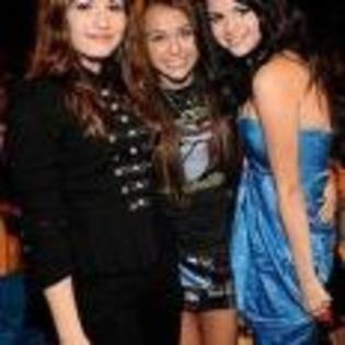 Demi_Lovato_1254691678_2