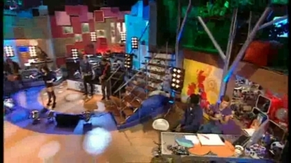 normal_Live_at_Alan_Demi_Lovato_on_Blue_Peter_-_Remember_December_Part_1_025