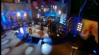 normal_Live_at_Alan_Demi_Lovato_on_Blue_Peter_-_Remember_December_Part_1_031