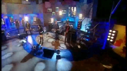 normal_Live_at_Alan_Demi_Lovato_on_Blue_Peter_-_Remember_December_Part_1_032