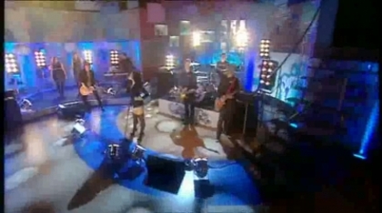 normal_Live_at_Alan_Demi_Lovato_on_Blue_Peter_-_Remember_December_Part_1_034