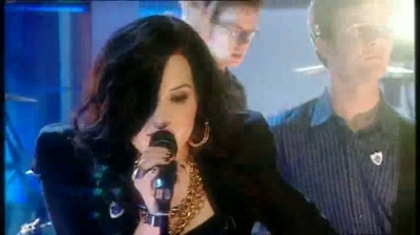 normal_Live_at_Alan_Demi_Lovato_on_Blue_Peter_-_Remember_December_Part_1_064