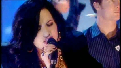 normal_Live_at_Alan_Demi_Lovato_on_Blue_Peter_-_Remember_December_Part_1_070