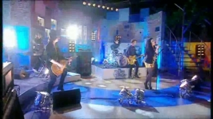 normal_Live_at_Alan_Demi_Lovato_on_Blue_Peter_-_Remember_December_Part_1_083