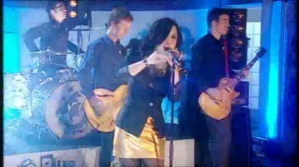 normal_Live_at_Alan_Demi_Lovato_on_Blue_Peter_-_Remember_December_Part_1_088