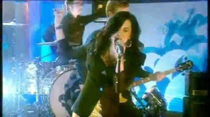 normal_Live_at_Alan_Demi_Lovato_on_Blue_Peter_-_Remember_December_Part_1_098