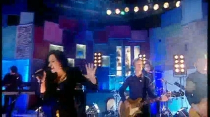 normal_Live_at_Alan_Demi_Lovato_on_Blue_Peter_-_Remember_December_Part_1_111