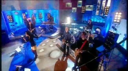normal_Live_at_Alan_Demi_Lovato_on_Blue_Peter_-_Remember_December_Part_1_122