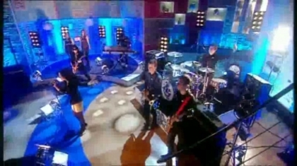 normal_Live_at_Alan_Demi_Lovato_on_Blue_Peter_-_Remember_December_Part_1_124