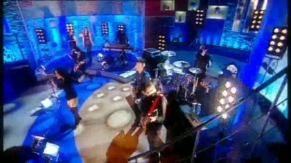 normal_Live_at_Alan_Demi_Lovato_on_Blue_Peter_-_Remember_December_Part_1_127
