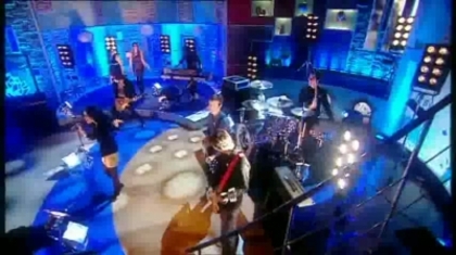 normal_Live_at_Alan_Demi_Lovato_on_Blue_Peter_-_Remember_December_Part_1_128