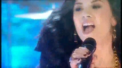 normal_Live_at_Alan_Demi_Lovato_on_Blue_Peter_-_Remember_December_Part_1_130