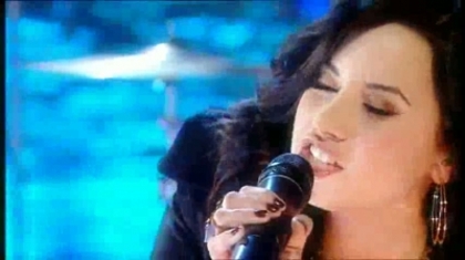 normal_Live_at_Alan_Demi_Lovato_on_Blue_Peter_-_Remember_December_Part_1_135