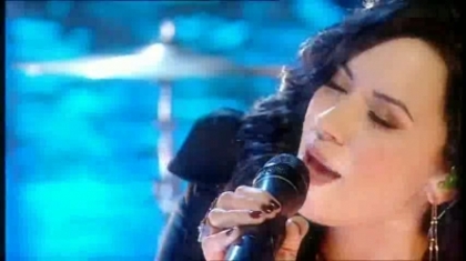 normal_Live_at_Alan_Demi_Lovato_on_Blue_Peter_-_Remember_December_Part_1_137