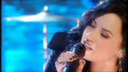 normal_Live_at_Alan_Demi_Lovato_on_Blue_Peter_-_Remember_December_Part_1_138