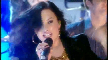 normal_Live_at_Alan_Demi_Lovato_on_Blue_Peter_-_Remember_December_Part_1_146