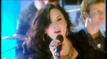 normal_Live_at_Alan_Demi_Lovato_on_Blue_Peter_-_Remember_December_Part_1_148