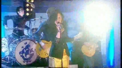 normal_Live_at_Alan_Demi_Lovato_on_Blue_Peter_-_Remember_December_Part_1_160