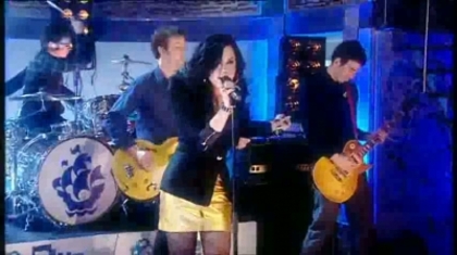 normal_Live_at_Alan_Demi_Lovato_on_Blue_Peter_-_Remember_December_Part_1_168