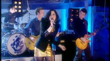 normal_Live_at_Alan_Demi_Lovato_on_Blue_Peter_-_Remember_December_Part_1_170