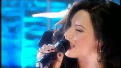 normal_Live_at_Alan_Demi_Lovato_on_Blue_Peter_-_Remember_December_Part_1_182