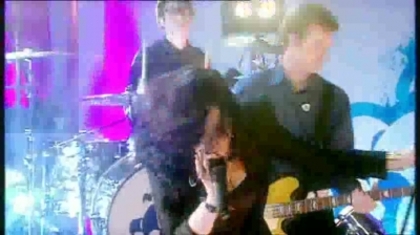 normal_Live_at_Alan_Demi_Lovato_on_Blue_Peter_-_Remember_December_Part_1_500