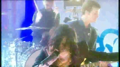 normal_Live_at_Alan_Demi_Lovato_on_Blue_Peter_-_Remember_December_Part_1_502