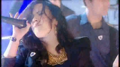 normal_Live_at_Alan_Demi_Lovato_on_Blue_Peter_-_Remember_December_Part_1_516