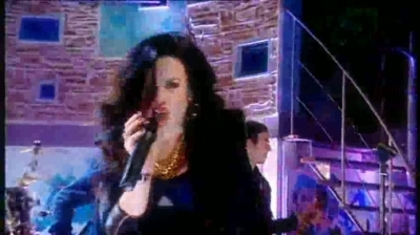 normal_Live_at_Alan_Demi_Lovato_on_Blue_Peter_-_Remember_December_Part_1_550