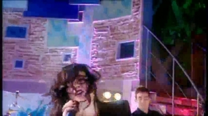 normal_Live_at_Alan_Demi_Lovato_on_Blue_Peter_-_Remember_December_Part_1_558