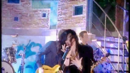 normal_Live_at_Alan_Demi_Lovato_on_Blue_Peter_-_Remember_December_Part_1_563
