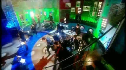 normal_Live_at_Alan_Demi_Lovato_on_Blue_Peter_-_Remember_December_Part_1_599