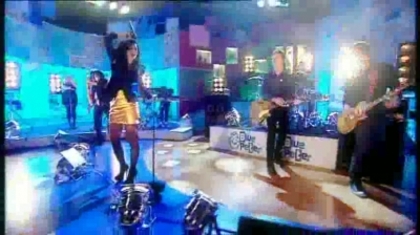 normal_Live_at_Alan_Demi_Lovato_on_Blue_Peter_-_Remember_December_Part_1_615
