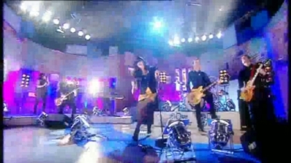 normal_Live_at_Alan_Demi_Lovato_on_Blue_Peter_-_Remember_December_Part_1_633