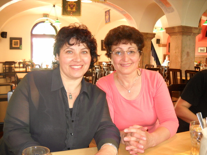 suntem oaspetii din afara