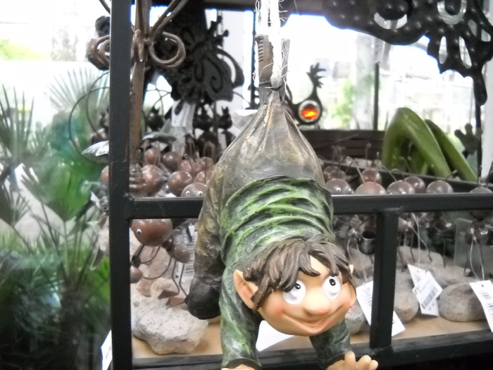 ...piticul atarnat...sau...