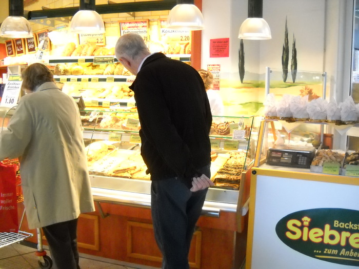 ...mai privim si la vitrine...