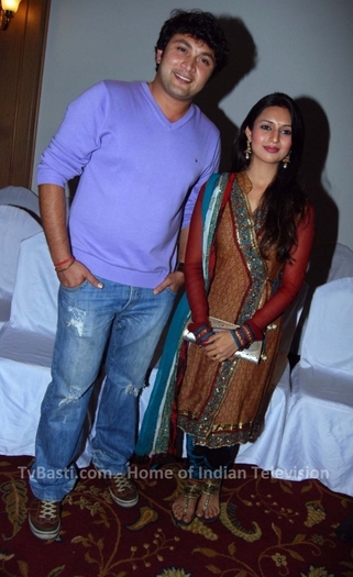 Rajesh_Kumar_and__Divyanka_Tripathi_1