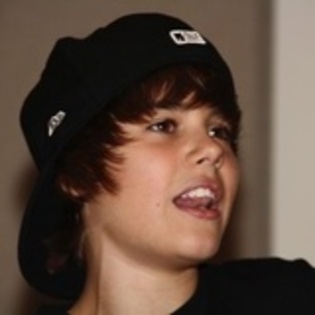 Justin 13 - Poze cu Justin Bieber