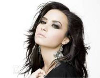 JDPNMHWADJMLENUBGRG - demi lovato