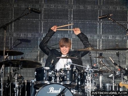 normal_justin-bieber6-1275857111-view-0 - 0_0 Capital Radio Summertime Ball Show 0_0